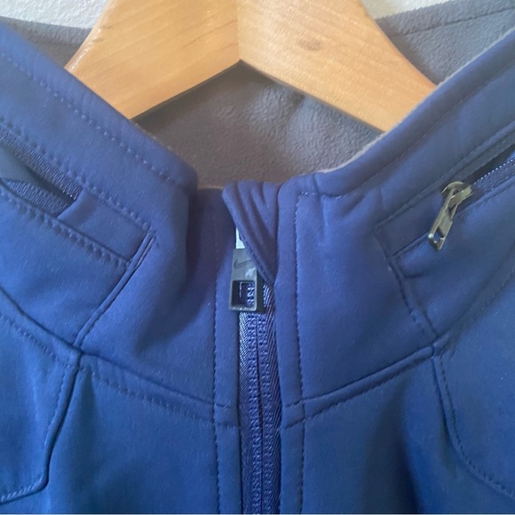 Women’s Nike Navy Jacket size Medium - Picture 2 of 12